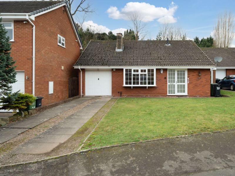 Carnforth Close Kingswinford Dy6 3 Bed Detached Bungalow For Sale £