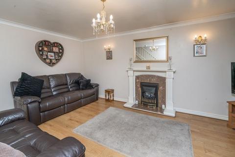 3 bedroom detached house for sale, Highview Drive, Kingswinford DY6