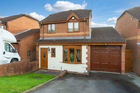 3 bedroom detached house for sale, Highview Drive, Kingswinford DY6