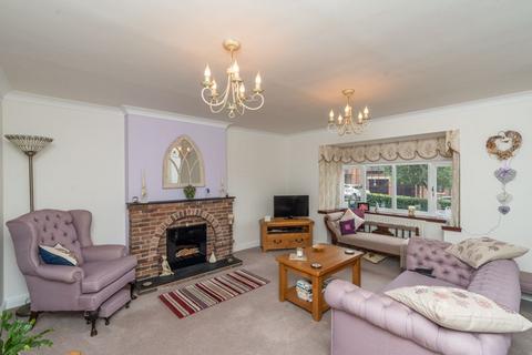 23 Hellier Drive, Wombourne, Wolverhampton, WV5 8AH