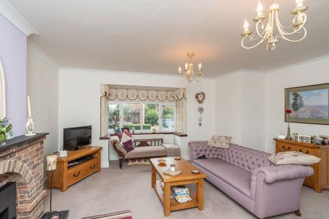 23 Hellier Drive, Wombourne, Wolverhampton, WV5 8AH