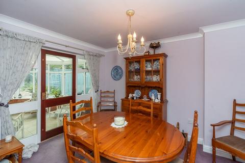 23 Hellier Drive, Wombourne, Wolverhampton, WV5 8AH