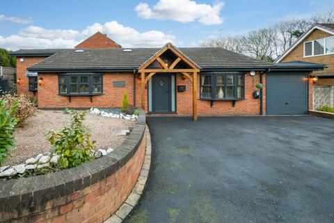 3 bedroom detached bungalow for sale - Chase Road, Dudley DY3