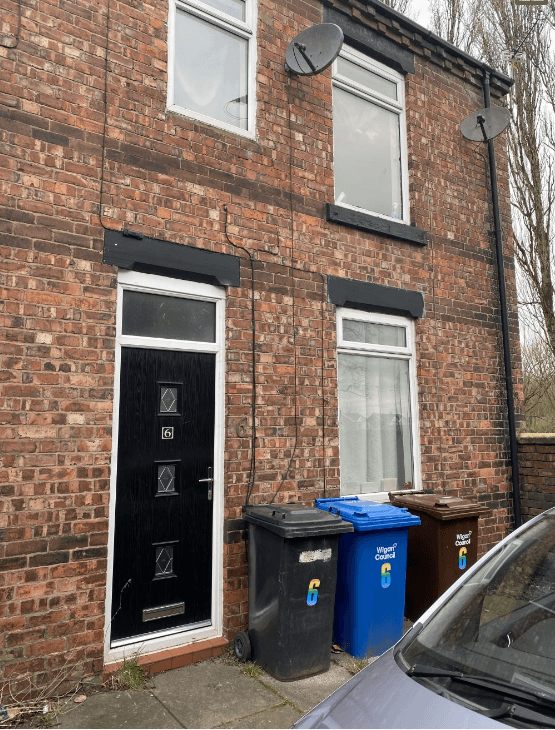 Knowles Avenue, Wigan, WN3 6 QY