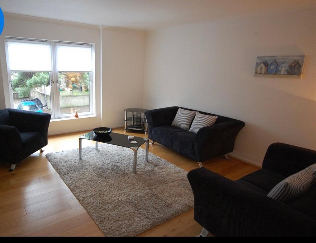 Mountview Gardens, Aberdeen, AB25 2 bed flat - £795 pcm (£183 pw)