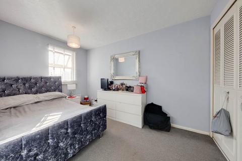 2 bedroom flat for sale, Osprey Road, Waltham Abbey, Essex