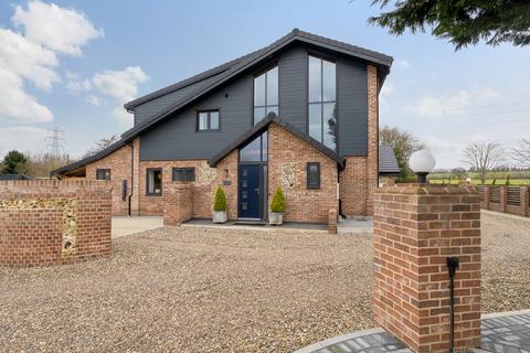 4 bedroom cottage for sale, White Beam Grove, Bury St. Edmunds IP33