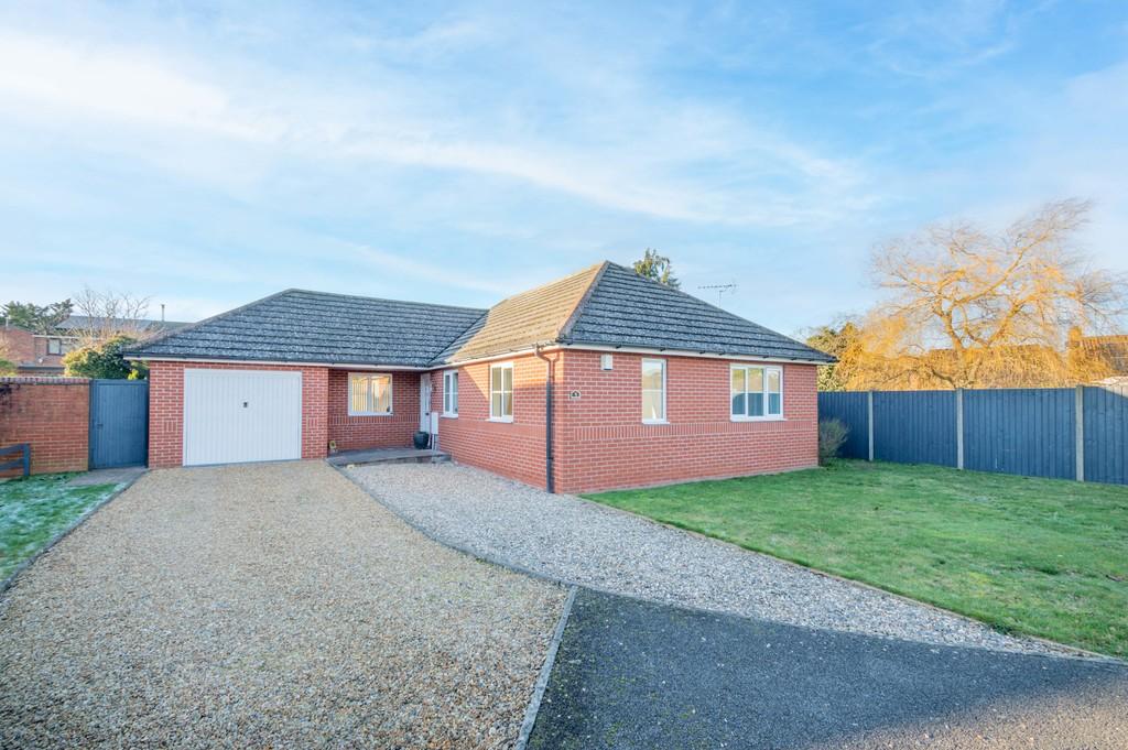 The Birches, Bury St. Edmunds IP28 3 bed detached bungalow for sale £