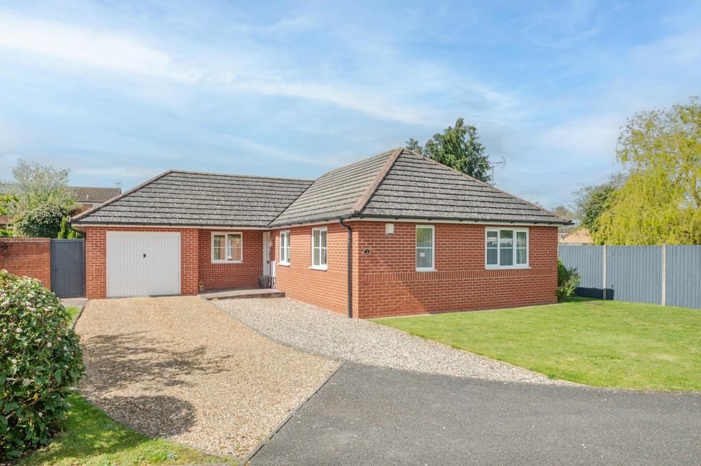 The Birches, Bury St. Edmunds IP28 3 bed detached bungalow for sale £
