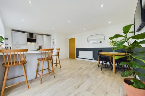 5 Oaklands Grove, Uttoxeter, ST14 8FB