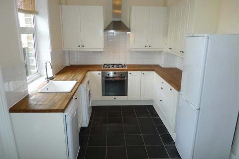 3 bedroom terraced house for sale, Apperley Road, Idle