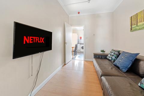 4 bedroom flat to rent, Radford