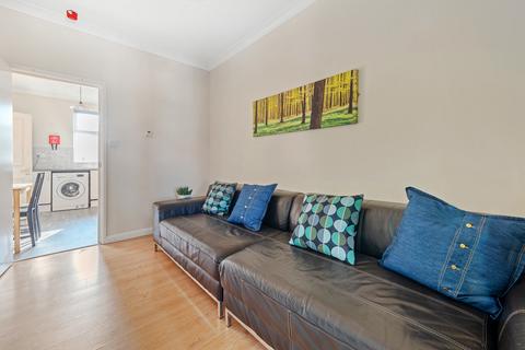 4 bedroom flat to rent, Radford