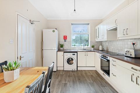 4 bedroom flat to rent, Radford
