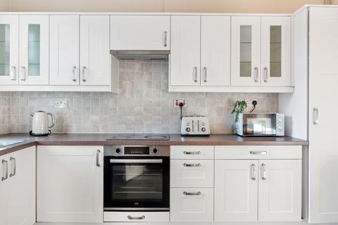 4 bedroom flat to rent, Radford