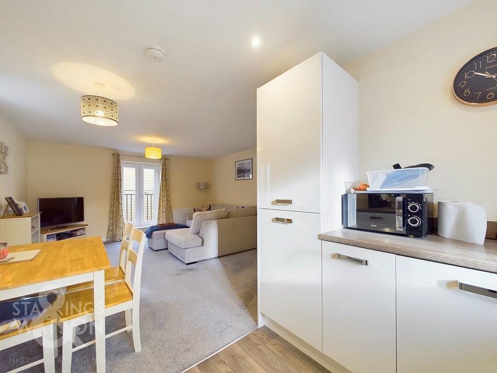 Falcon Crescent, Queens Hill, Norwich 2 bed apartment for sale £120,000