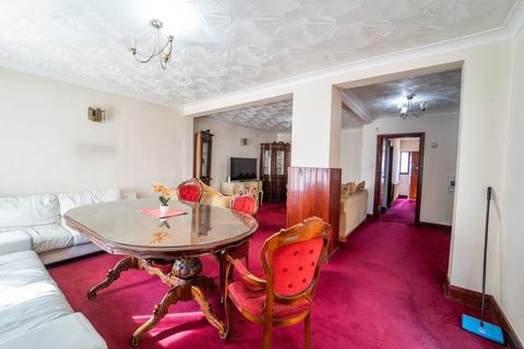 6 bedroom semi-detached house for sale, Heathdale Avenue, Hounslow