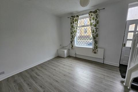 2 bedroom terraced house to rent, Amber Street, Batley