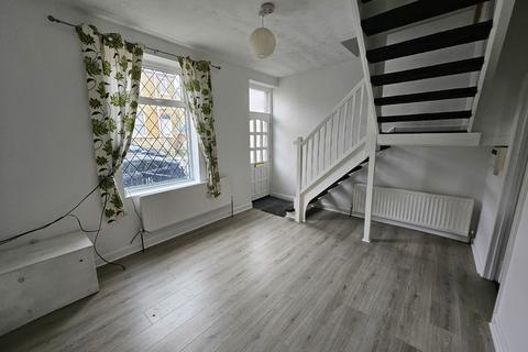 2 bedroom terraced house to rent, Amber Street, Batley