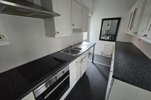 2 bedroom terraced house to rent, Amber Street, Batley