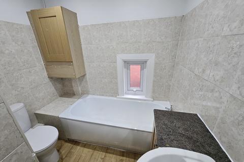 2 bedroom terraced house to rent, Amber Street, Batley