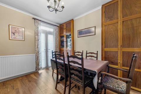 3 bedroom end of terrace house for sale, Whitburn Road, London