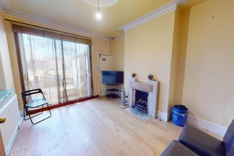 1 bedroom in a house share to rent - Nutfield Road, Thornton Heath CR7