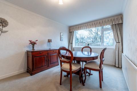 3 bedroom semi-detached house for sale - Victoria Close, Horsforth, Leeds, West Yorkshire