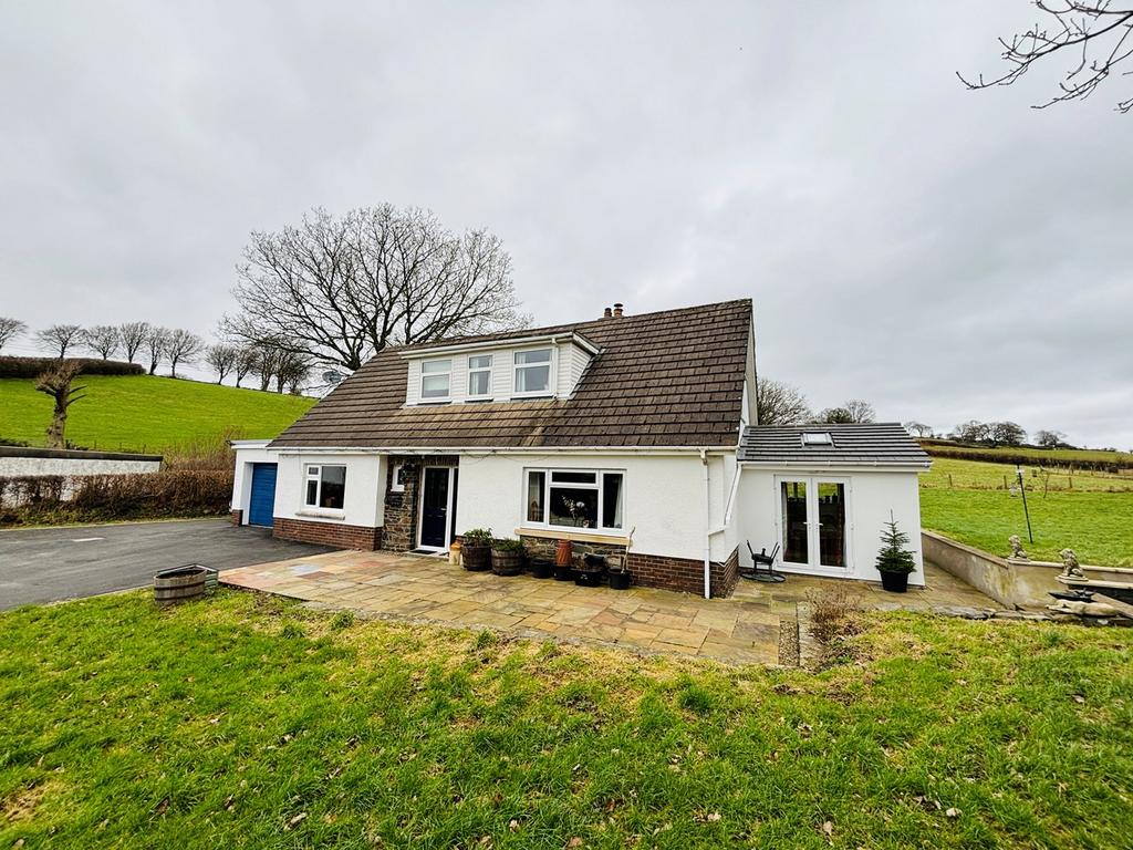 Llanfair Road, Lampeter, SA48 5 bed detached house for sale £400,000