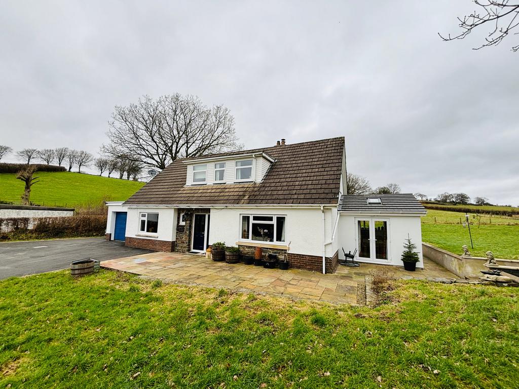 Llanfair Road, Lampeter, SA48 5 bed detached house for sale £400,000