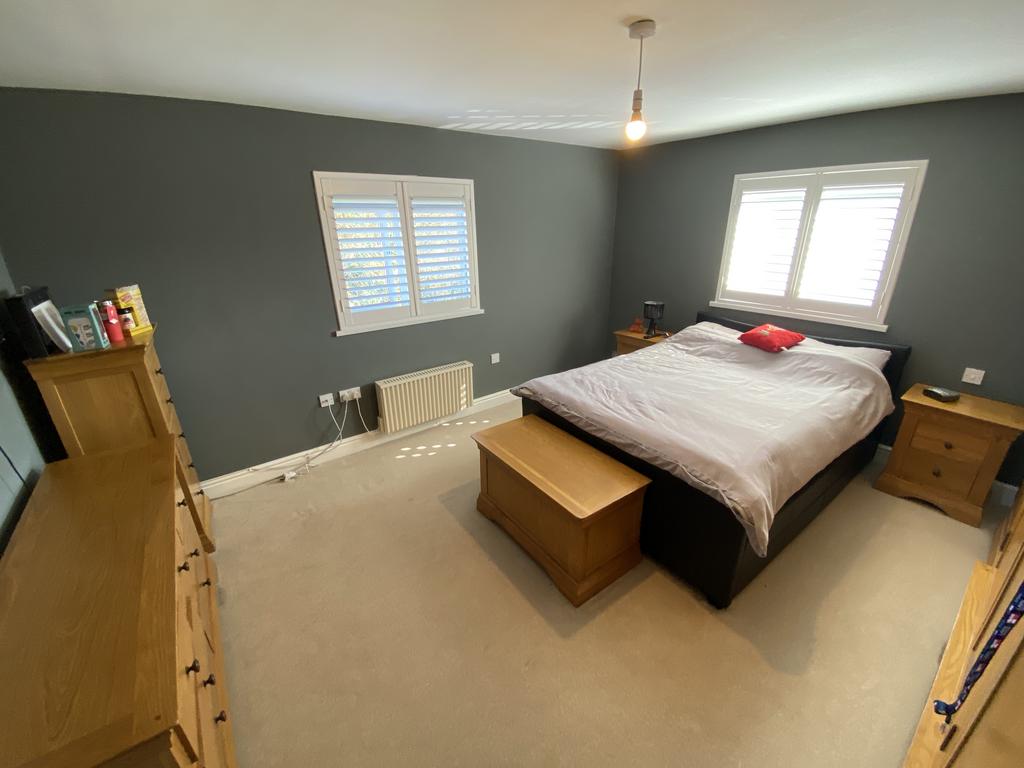 Principal front bedroom 1