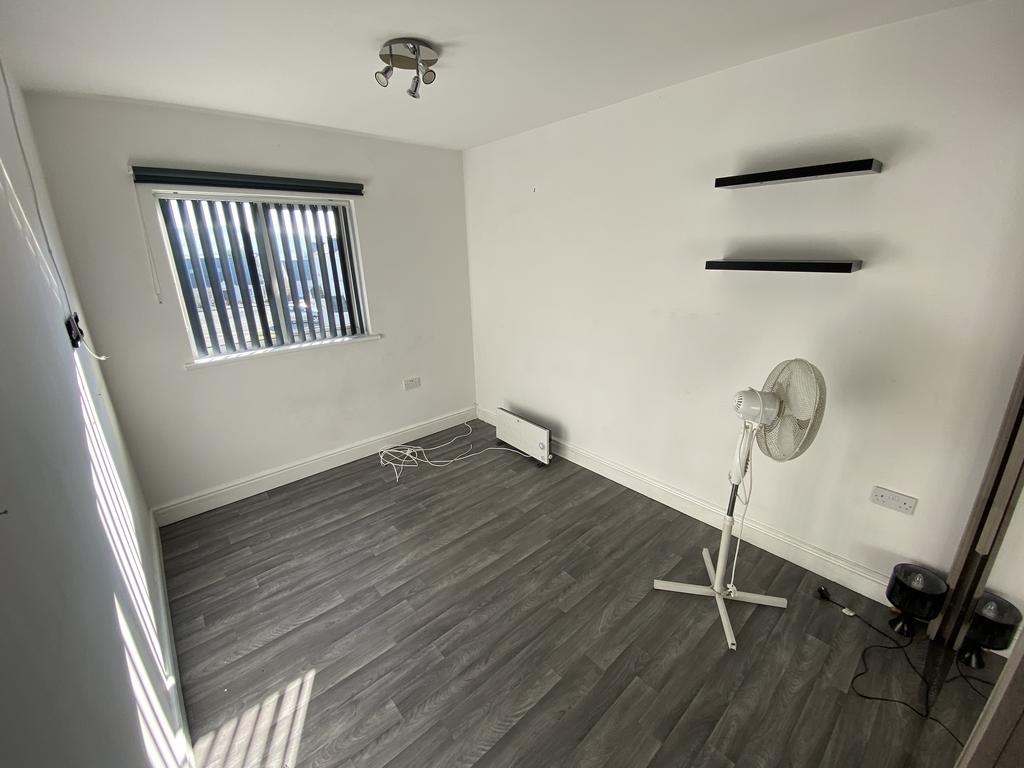 Front bedroom 3