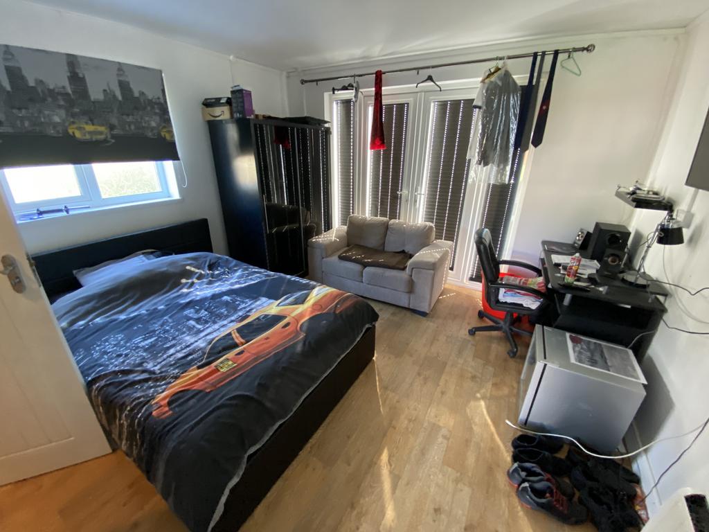 Bedroom 5/possible annexe/home office