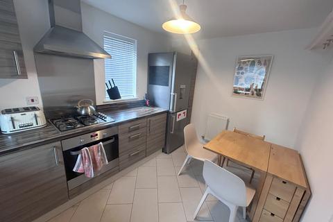 3 bedroom end of terrace house to rent, Bristol BS16