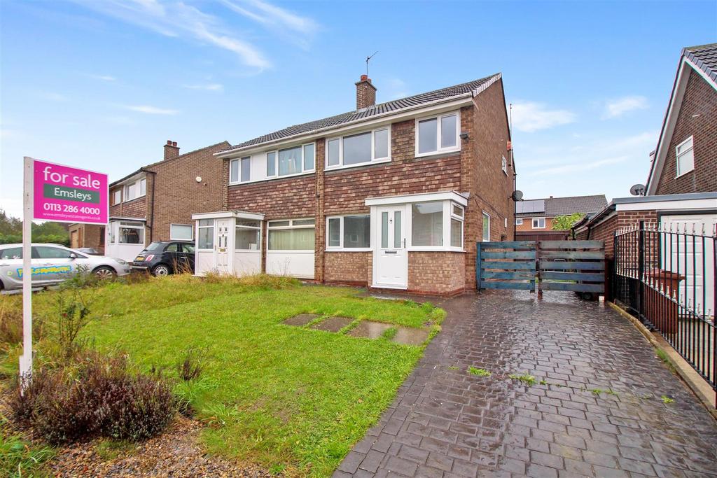 Carisbrooke Lane, Leeds LS25 3 bed semidetached house for sale £225,000