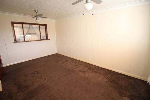 1 bedroom apartment for sale, Grangefield Court, Leeds LS25