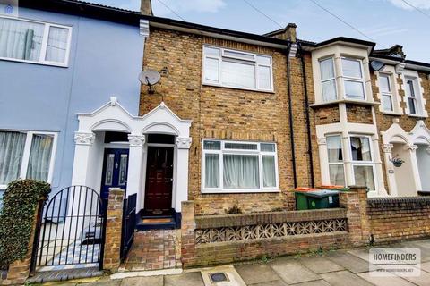 3 bedroom house for sale - Hartland Road, London E15
