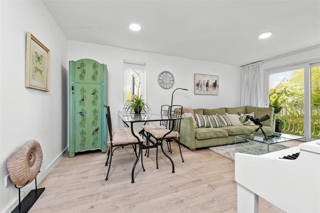 Dinnning room.jpg
