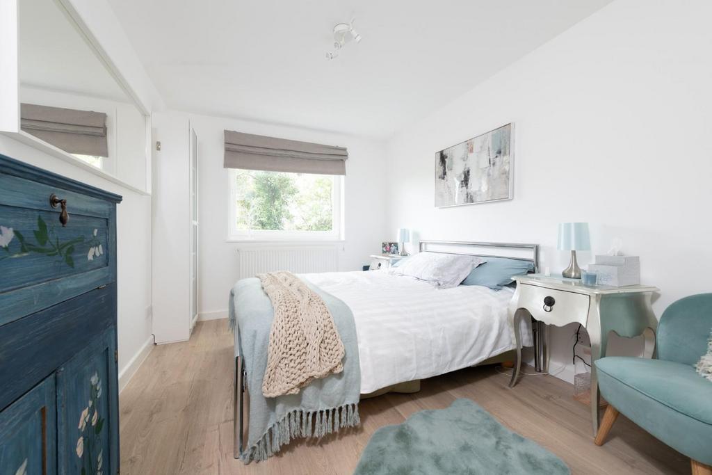 Bedroom a.jpg