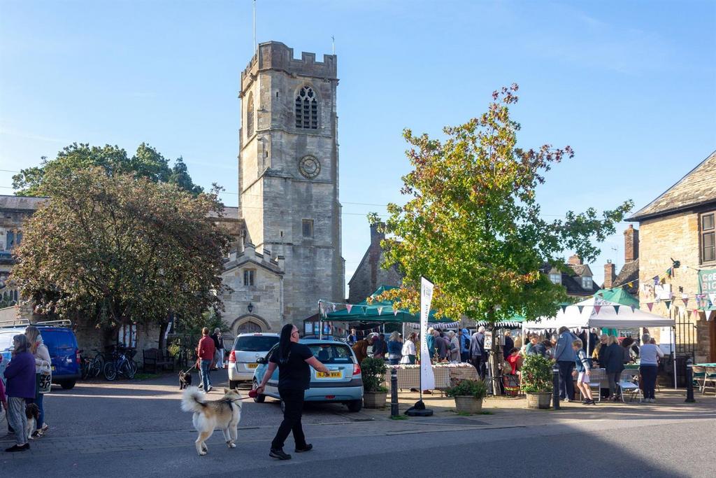 Eynsham Village Square.jpg