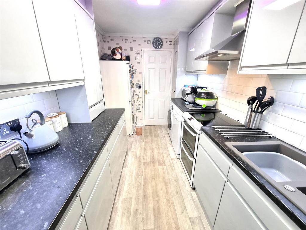 Kirklees Close, Farsley, Pudsey 4 bed detached house for sale £399,500