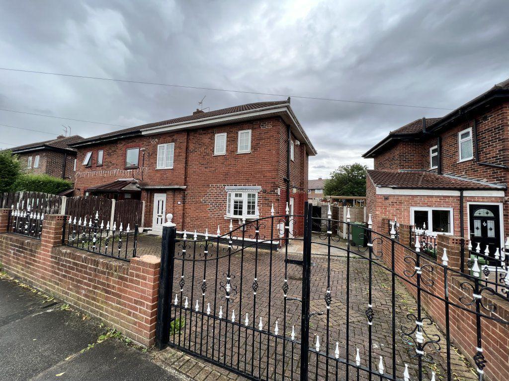 Chequerfield Road, Pontefract, WF8 3 bed semidetached house £825 pcm