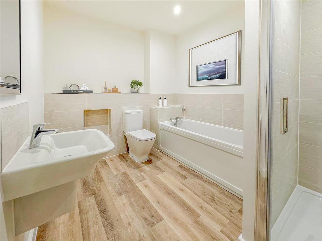 Bathroom 1.jpg