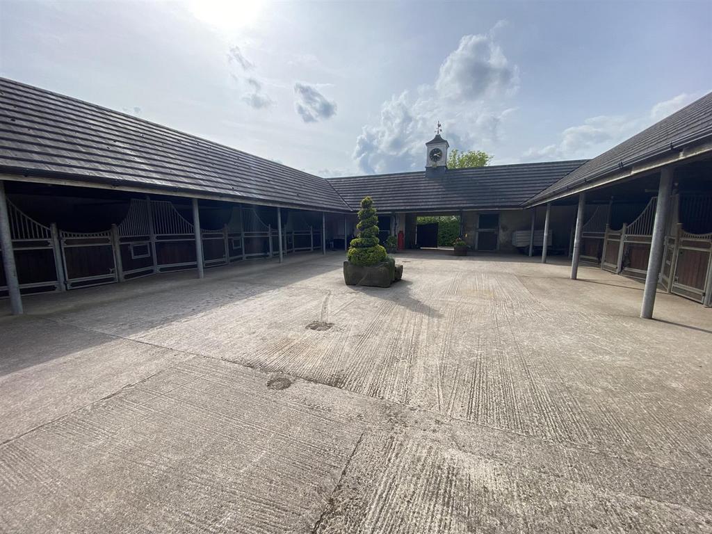 Phynson Hays Stables, Woore, Shropshire, CW3 9SP Equestrian property to