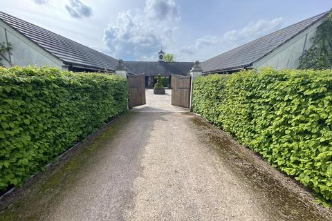 Equestrian property to rent - Phynson Hays Stables, Woore, Shropshire, CW3 9SP