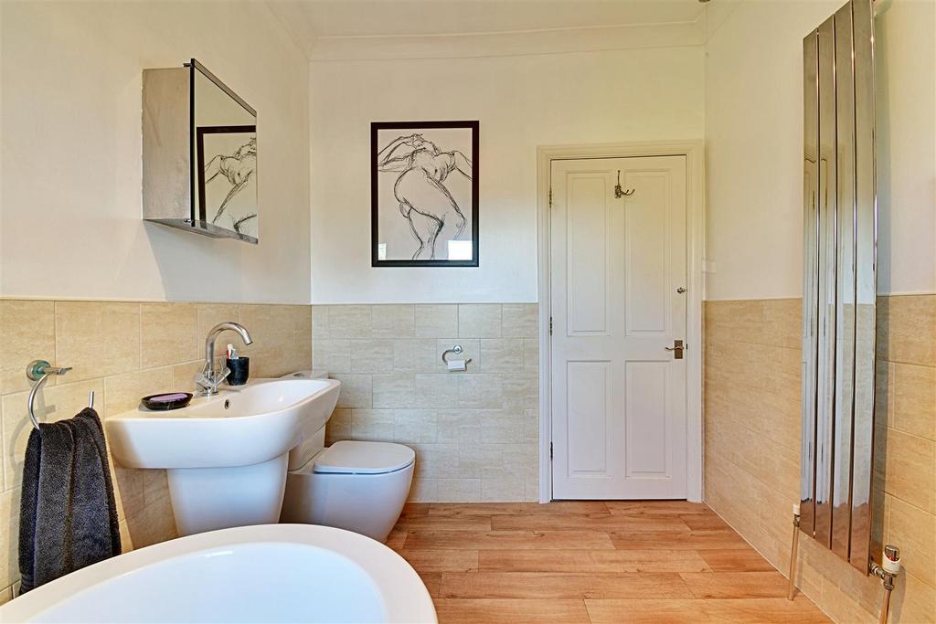 Bathroom 2.jpg