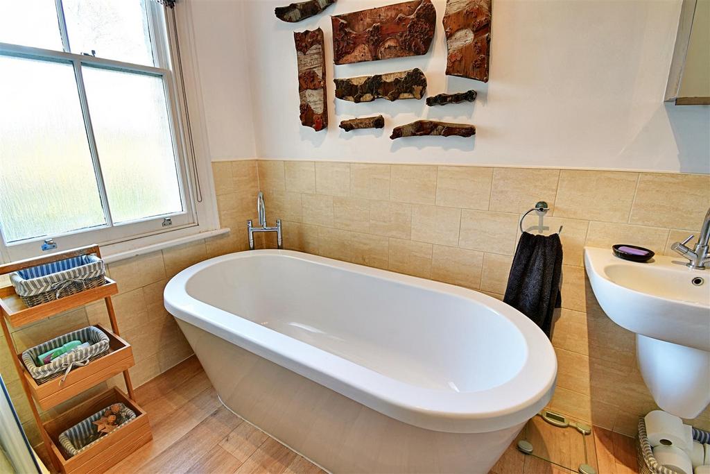 Bathroom 3.jpg