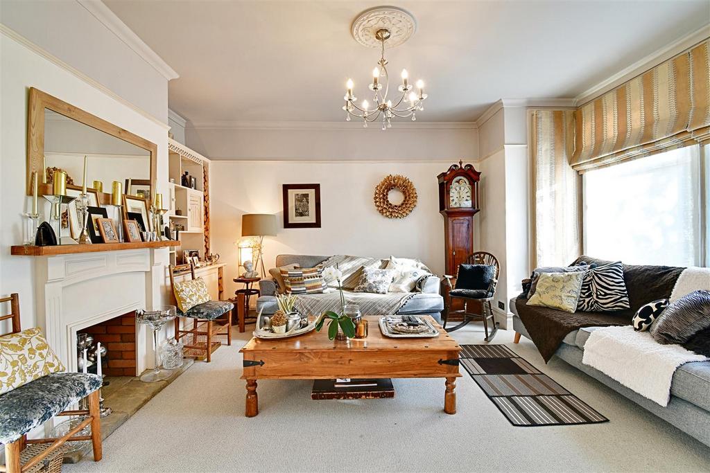 Lounge 1.jpg