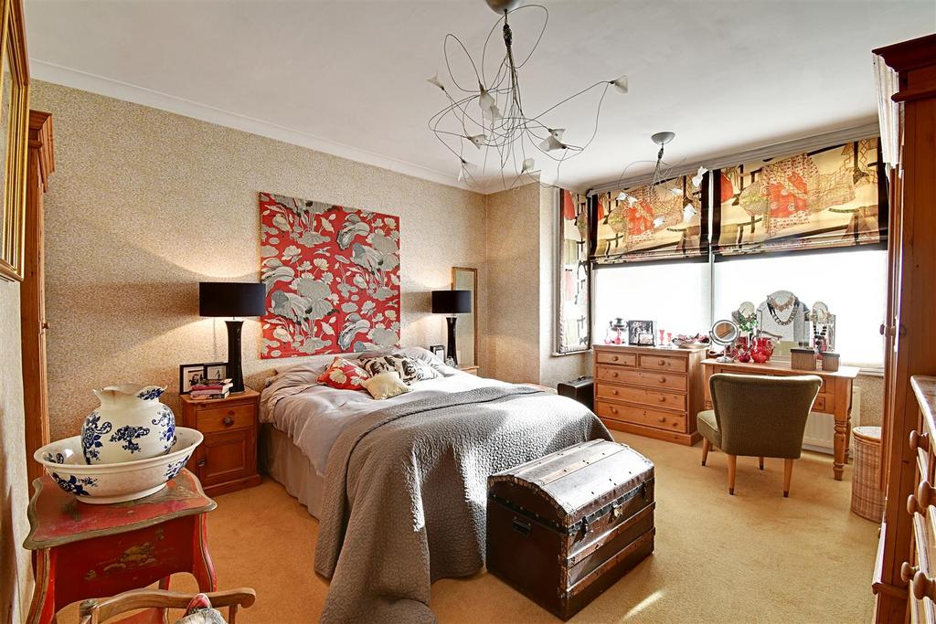 Bedroom 1 1.jpg