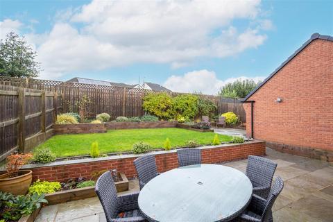 4 bedroom detached house for sale, Park Road, Leeds LS26